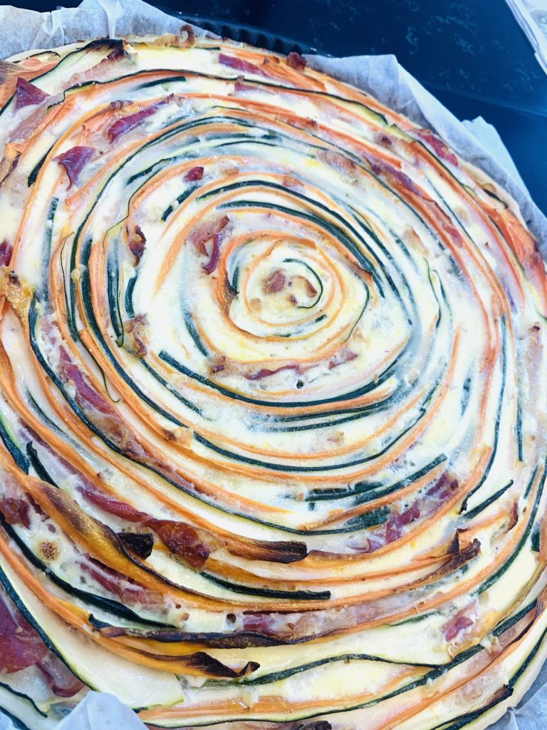 Tarte spirale courgettes carotte chèvre pancetta